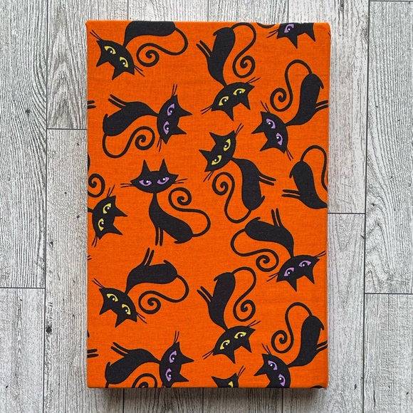 New Halloween Linen Wrapped Decorative Book Black Cats Hand-Wrapped Spooky Decor - Picture 7 of 7